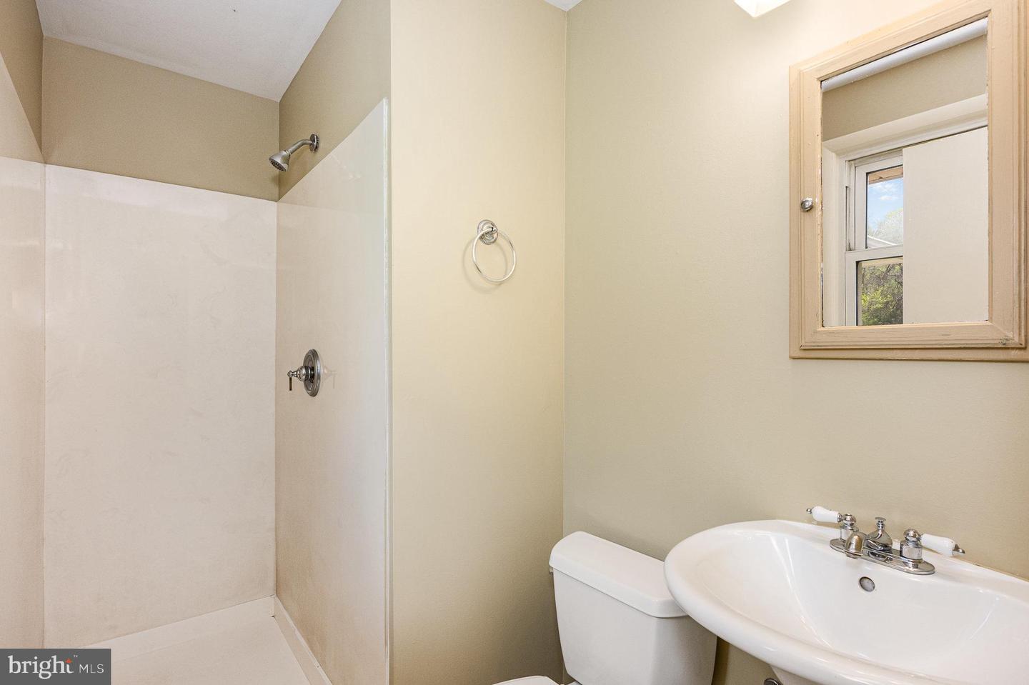 8040 Savage Guilford Rd Property Photo 15