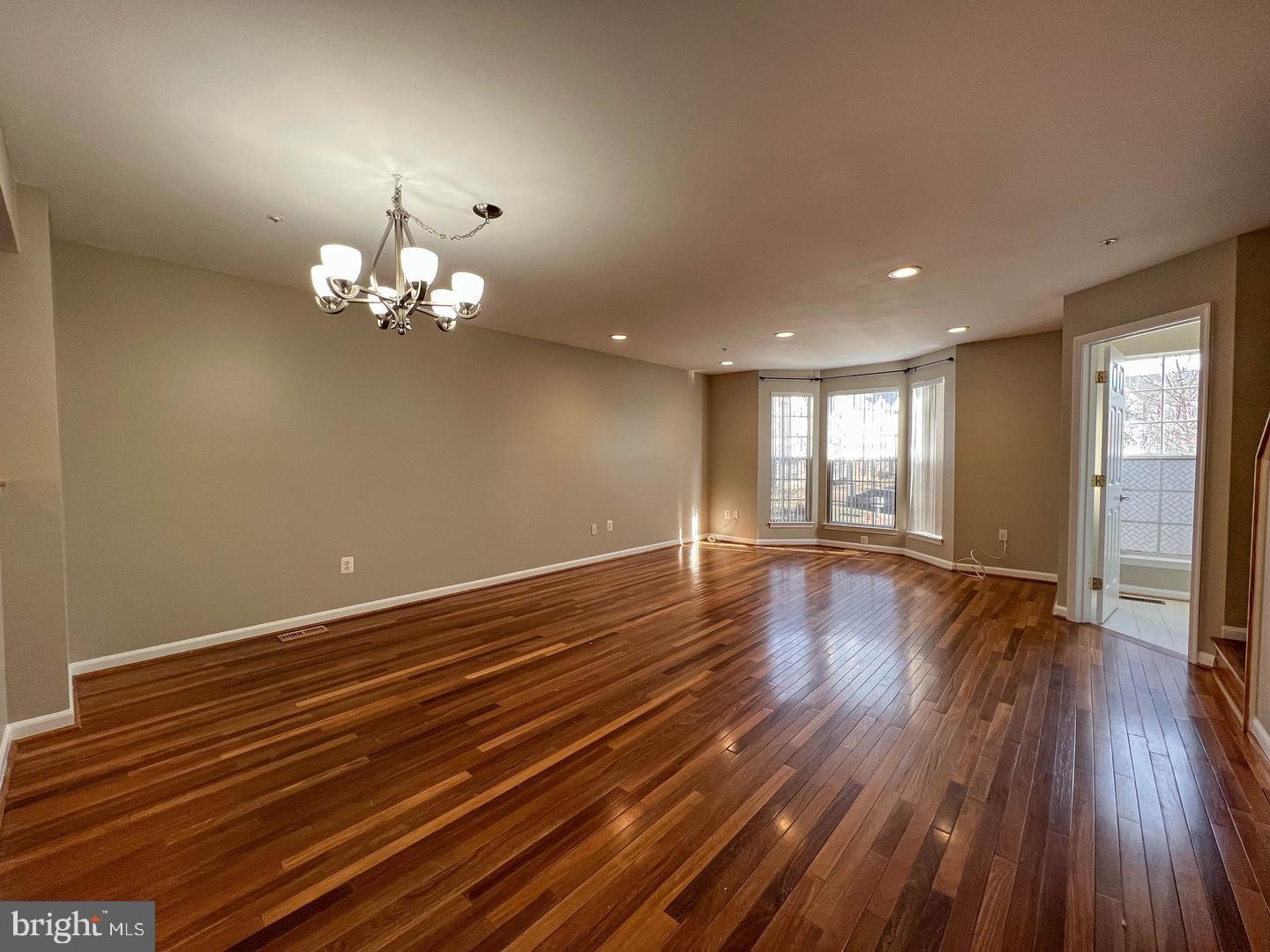 6109 Silver Arrows Way Property Photo 7