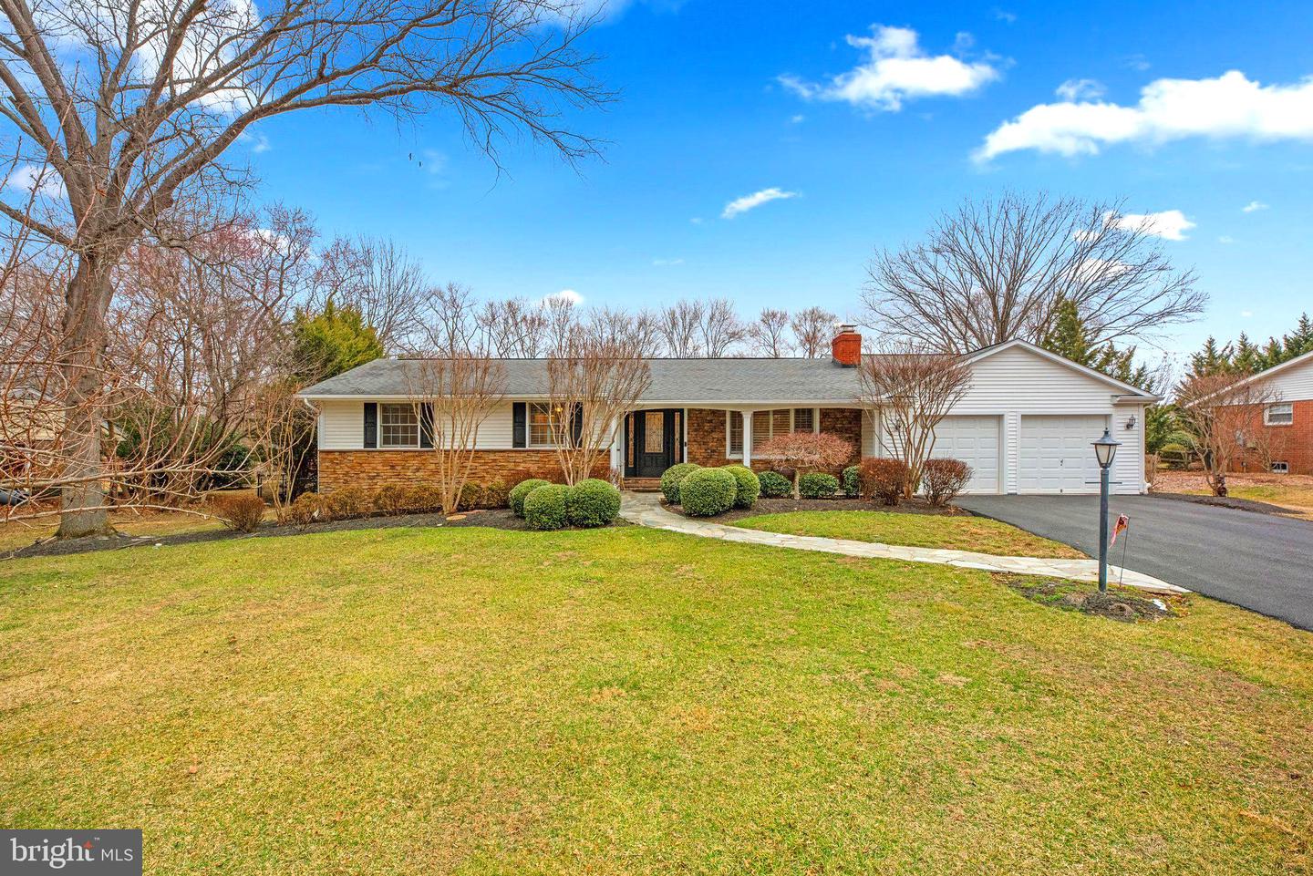 10222 Macgill Ave Property Photo 1