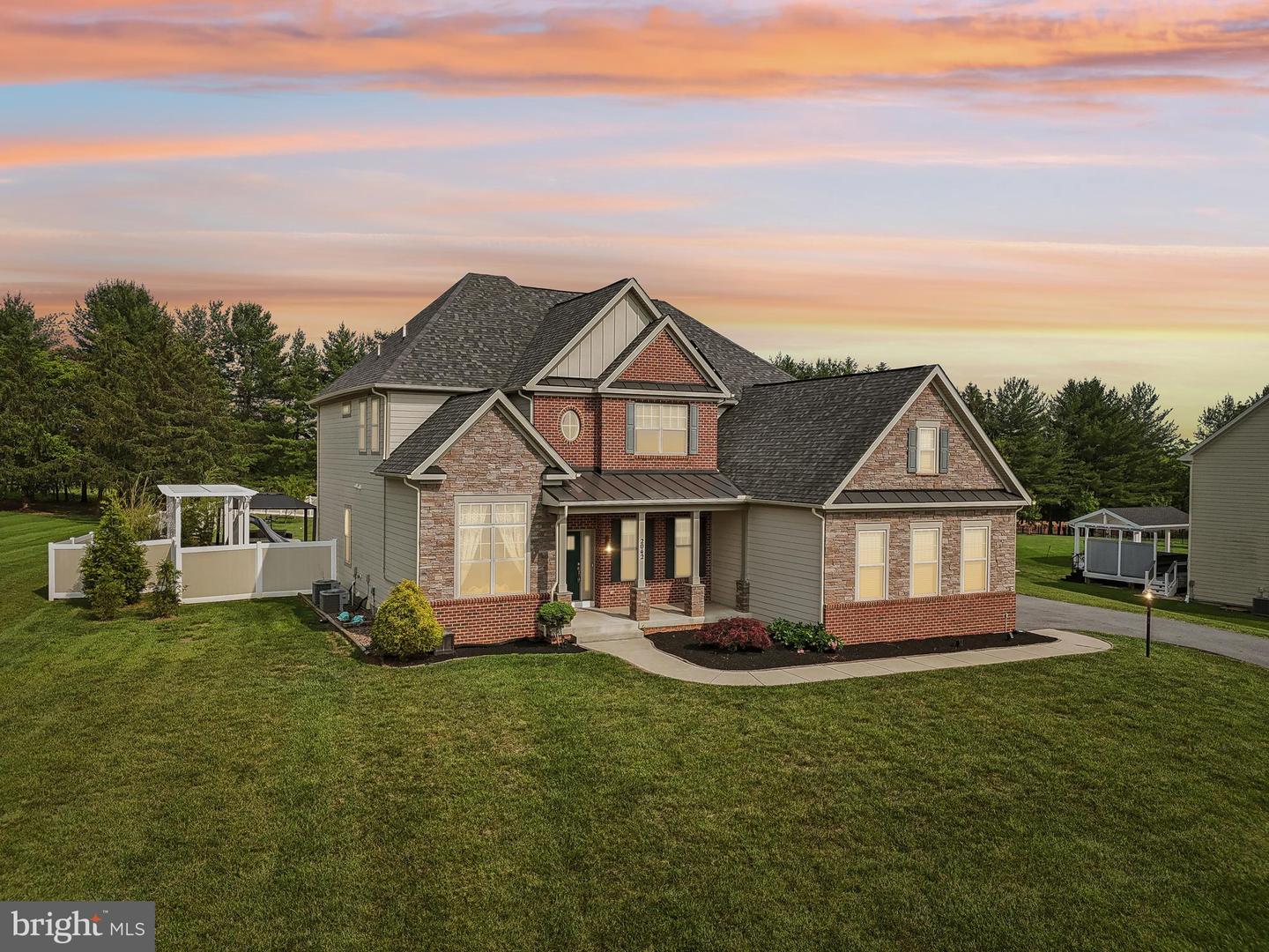 2042 Drovers Ln Property Photo 1