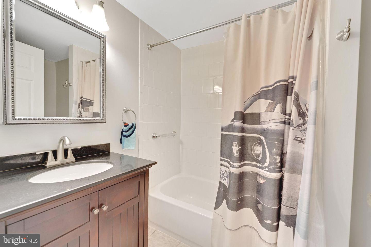 6119 Fairbourne Ct Property Photo 40