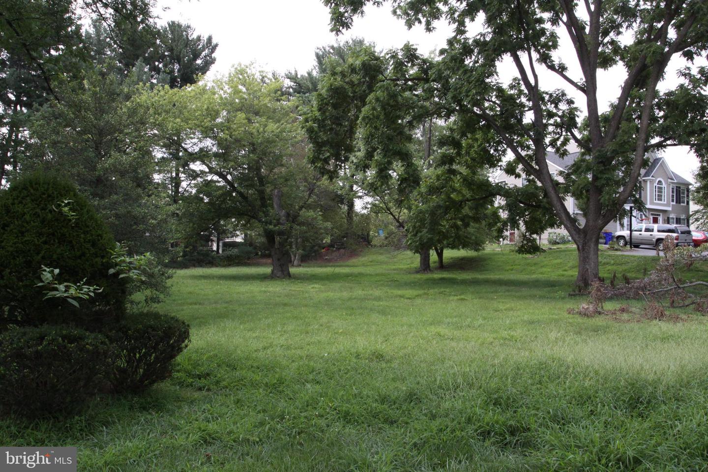4040 Saint Johns Ln Property Photo 3