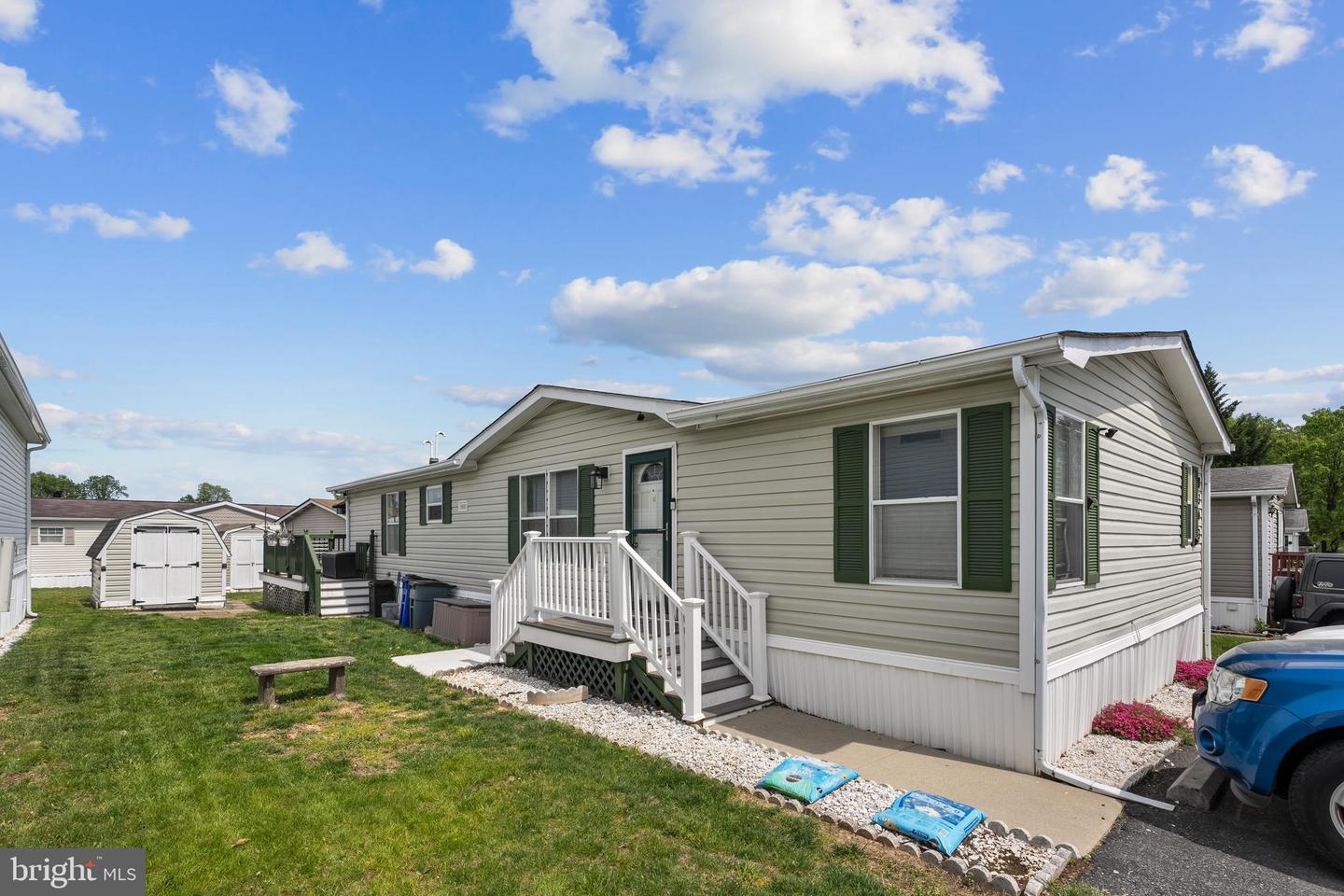 8343 Gatewood Dr Property Photo 1