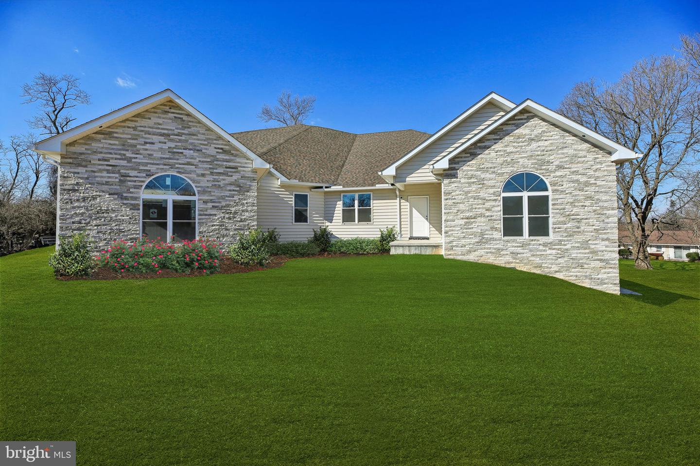 8325 Grove Angle Rd Property Photo