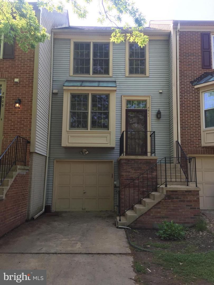 8911 Oakwood Way Property Photo 1