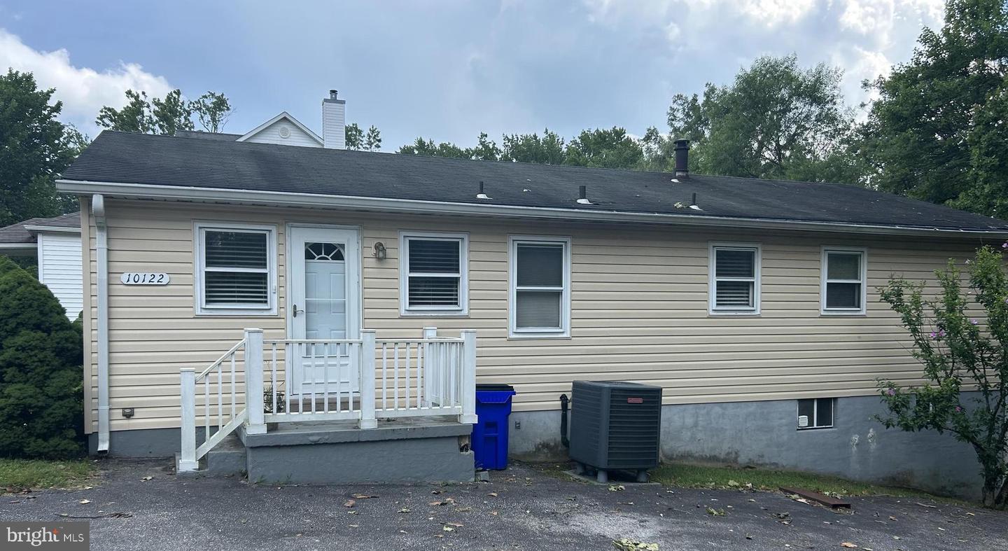 10122 Guilford Rd Property Photo 1