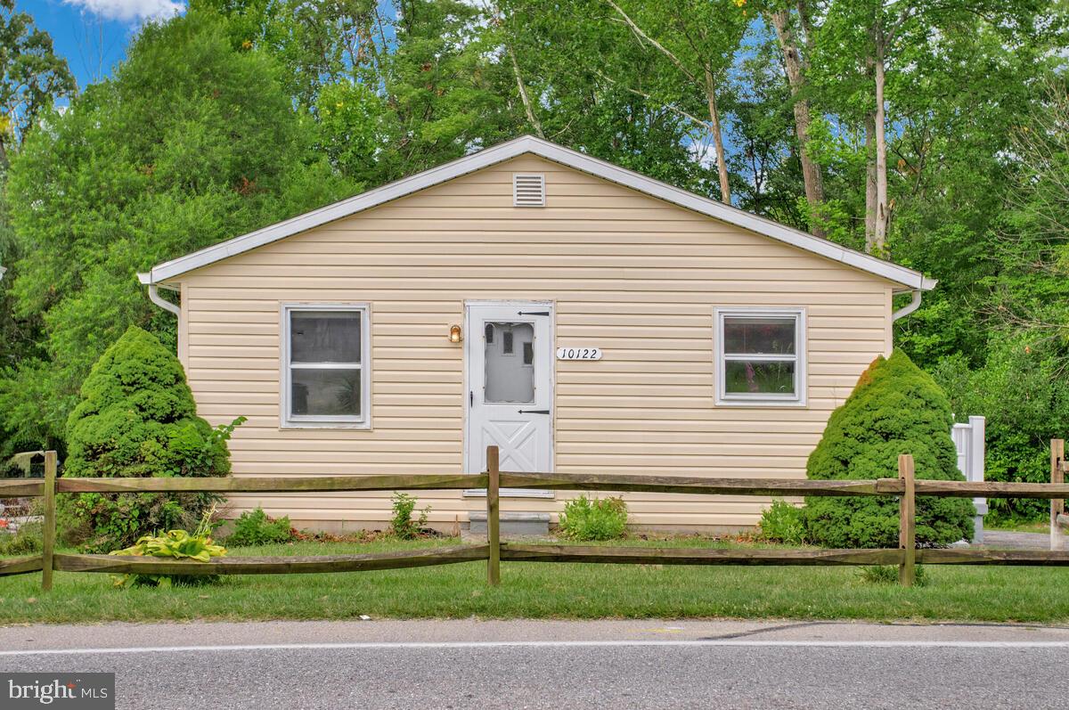 10122 Guilford Rd Property Photo 1