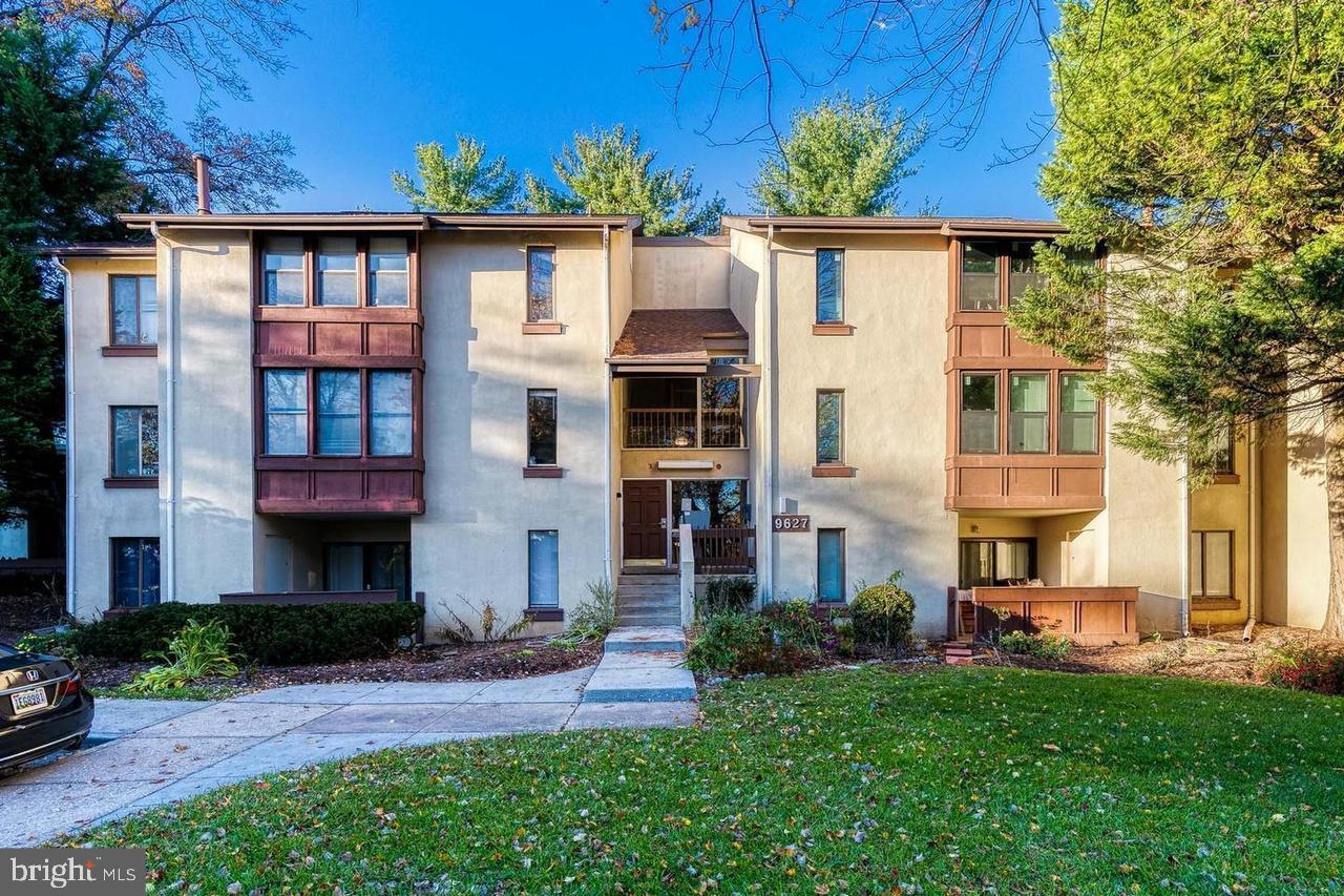 9627 WHITE ACRE RD #A4 Property Photo 1
