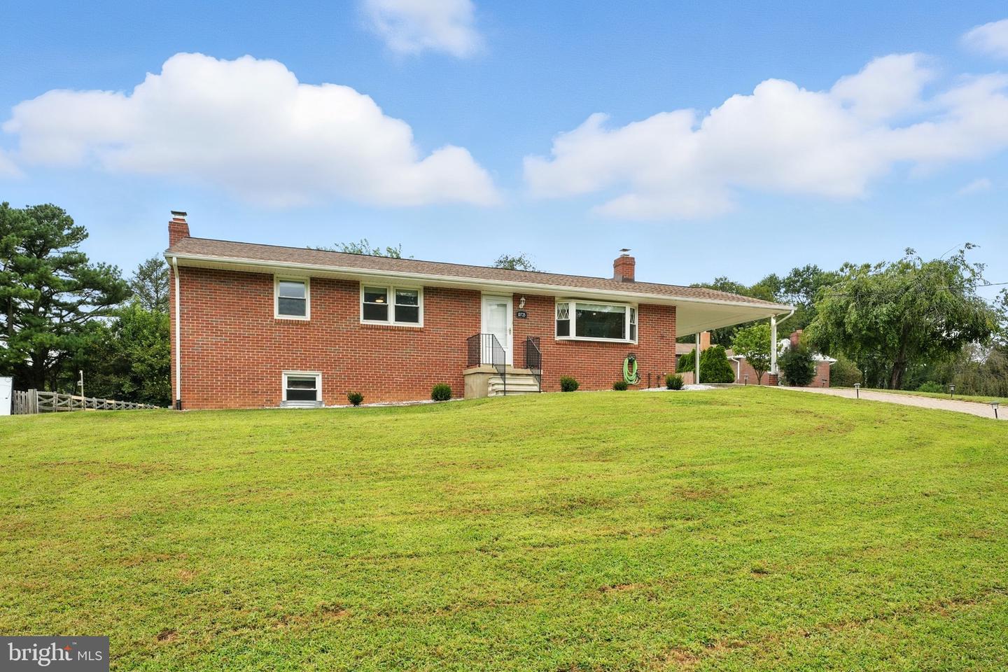 10725 E Crestview Ln Property Photo 1