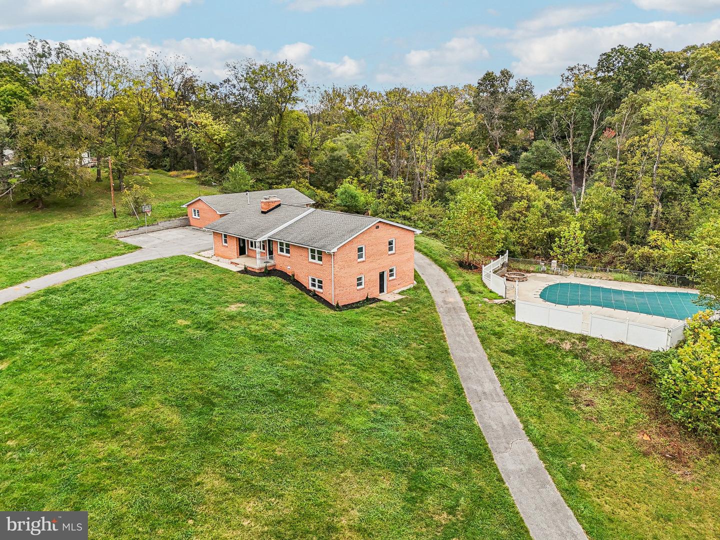 15474 Roxbury Rd Property Photo 1