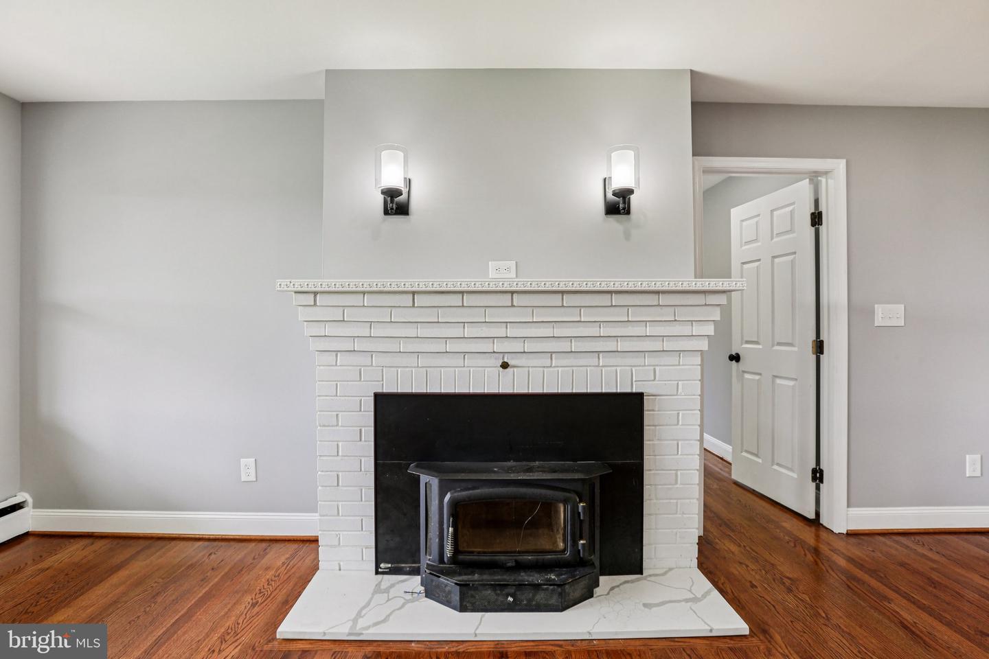 15474 Roxbury Rd Property Photo 8