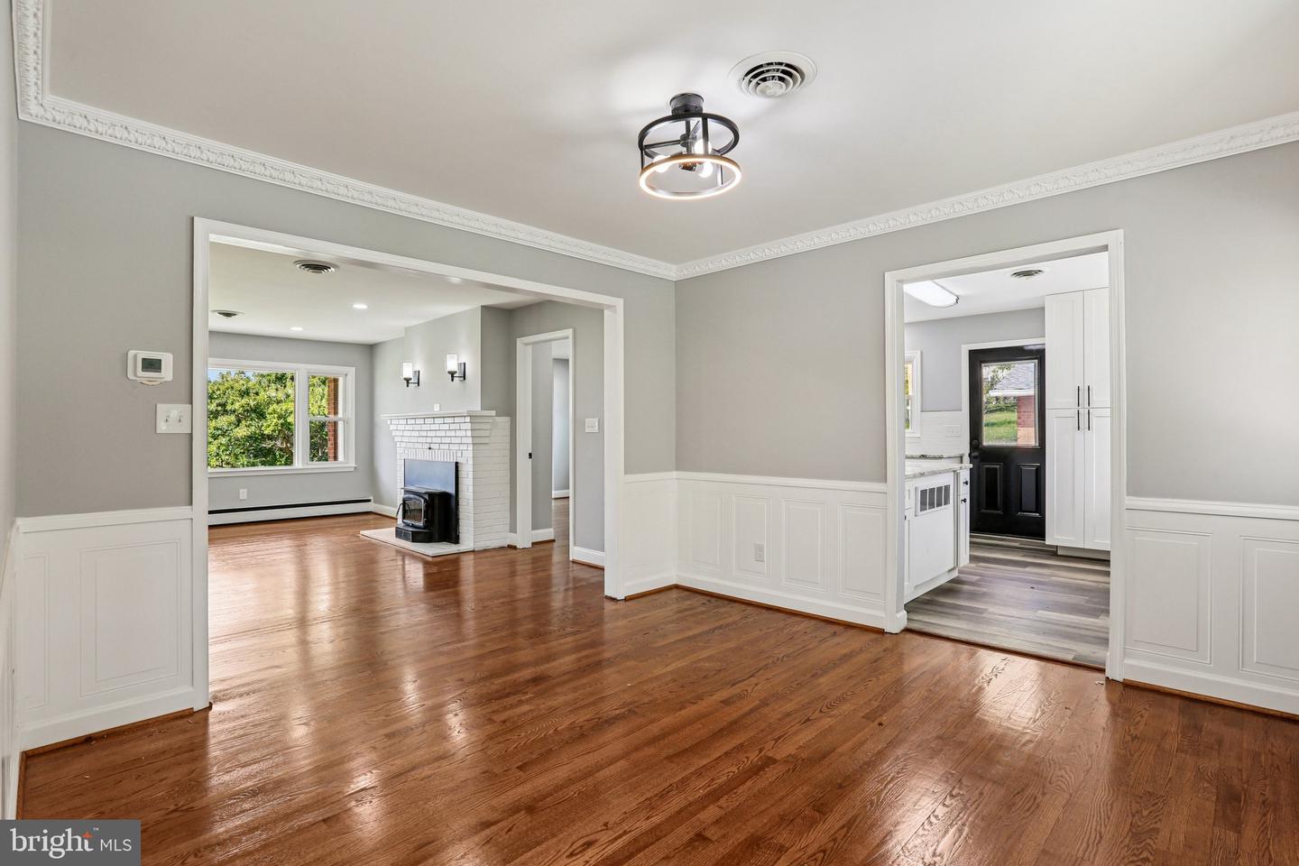 15474 Roxbury Rd Property Photo 10