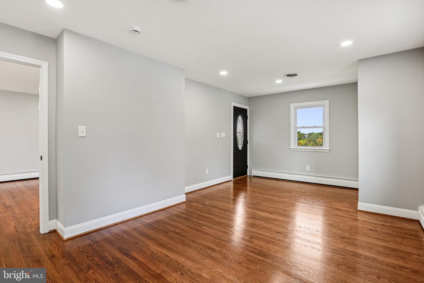 15474 Roxbury Rd Property Photo 15