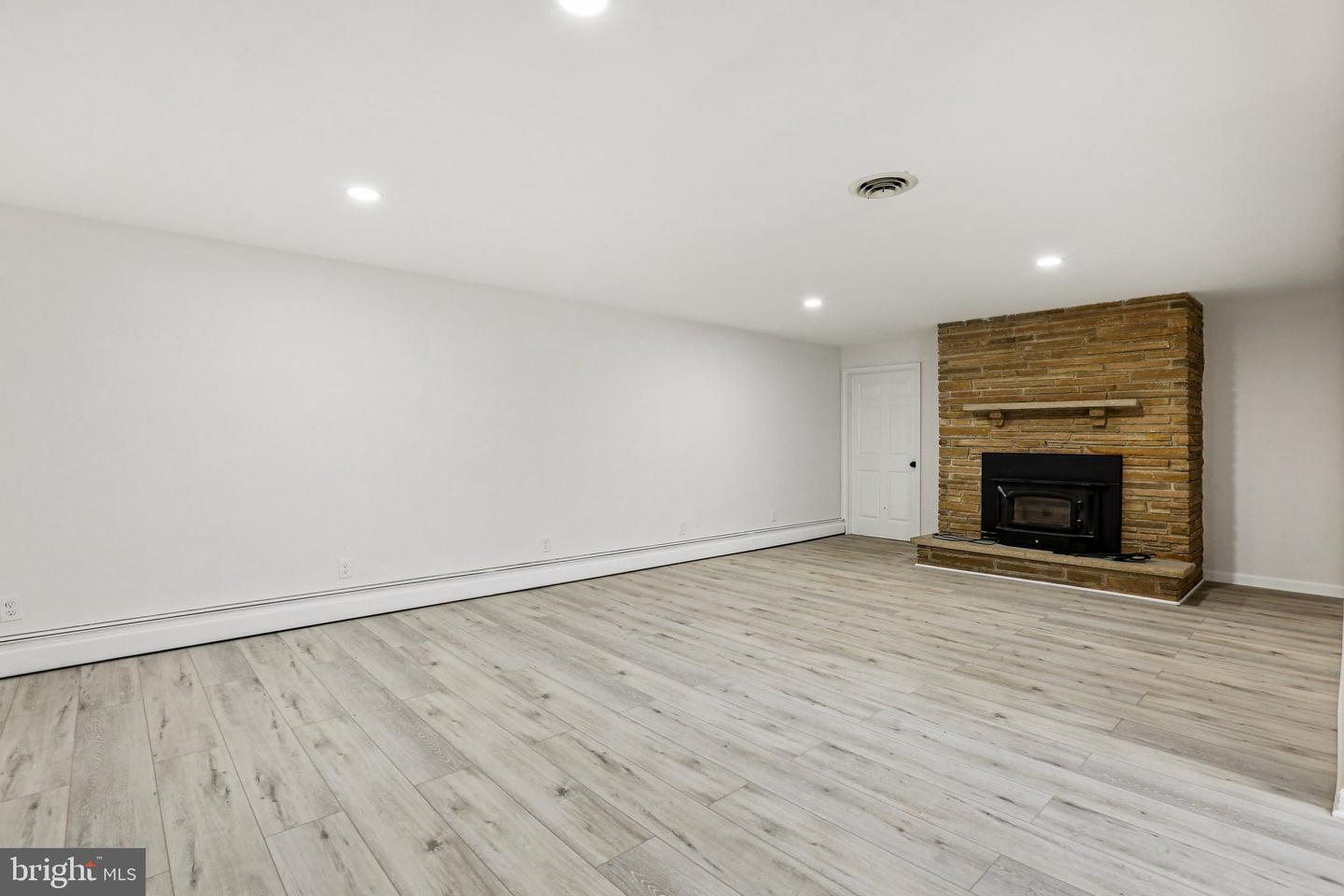 15474 Roxbury Rd Property Photo 30