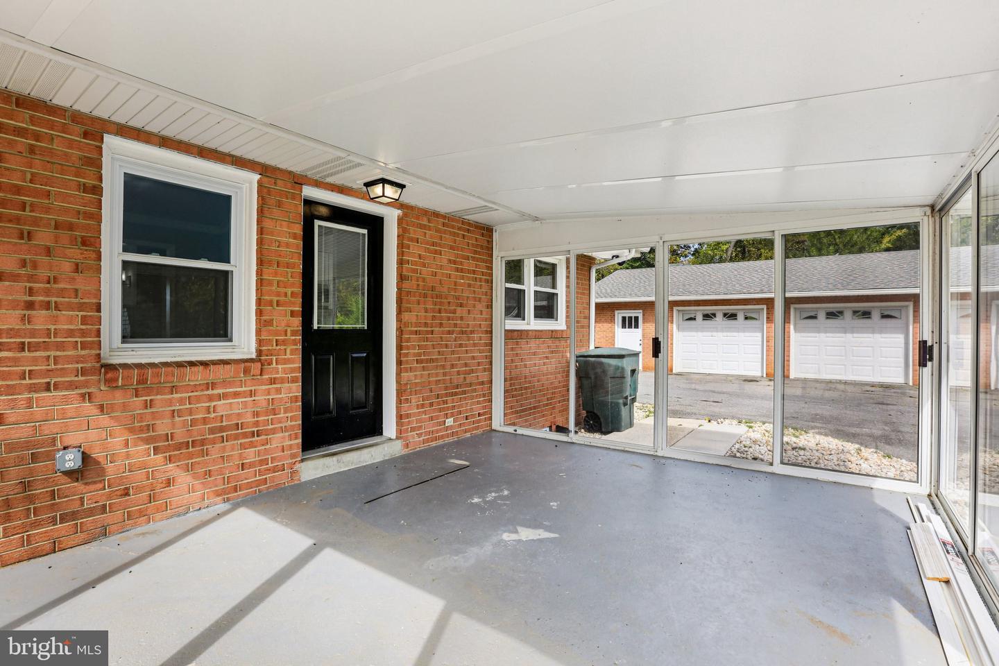 15474 Roxbury Rd Property Photo 36