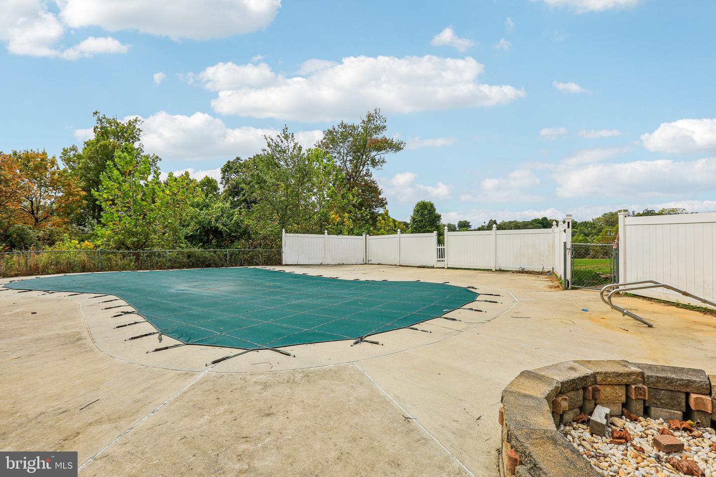 15474 Roxbury Rd Property Photo 40
