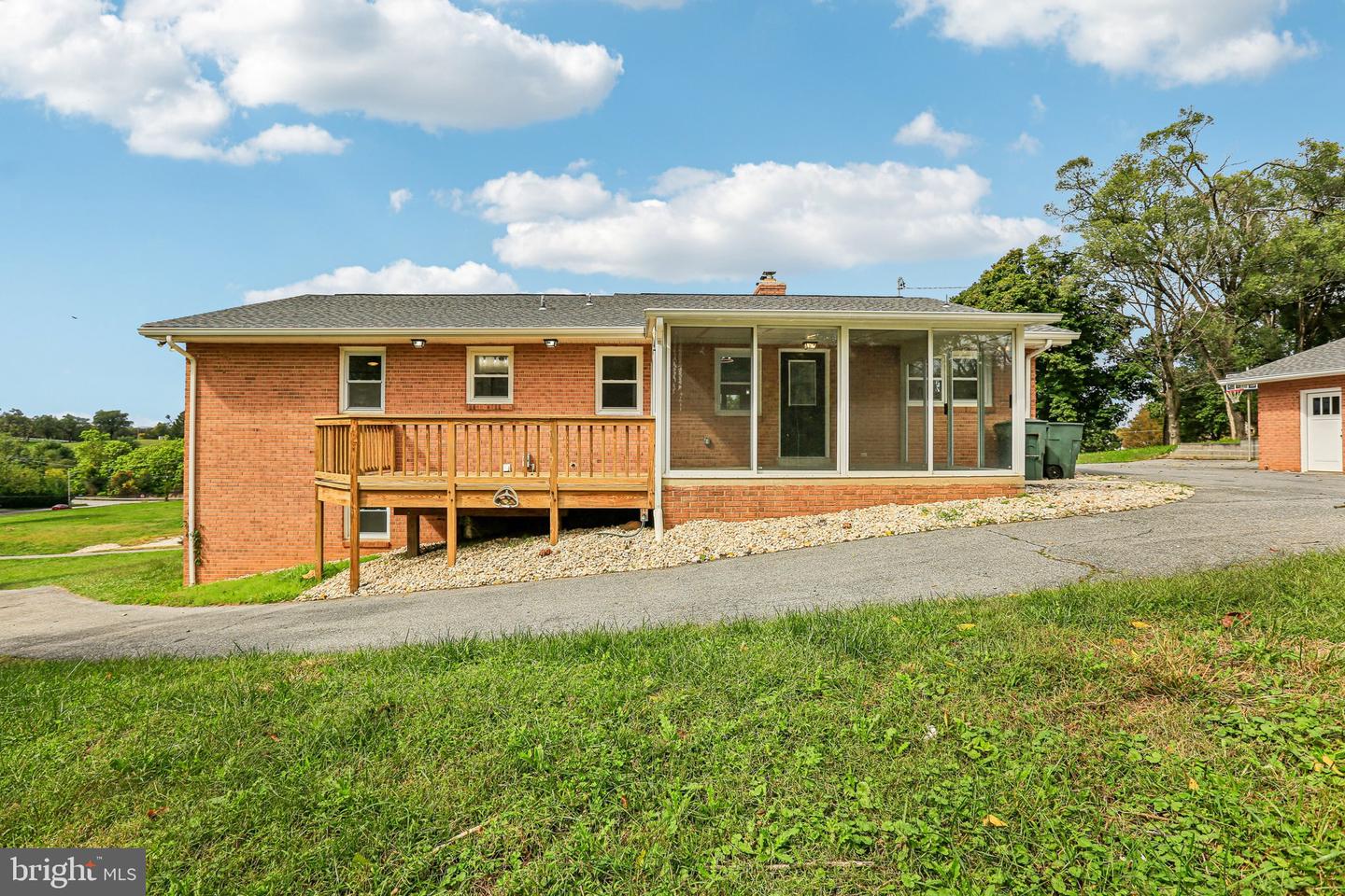 15474 Roxbury Rd Property Photo 42