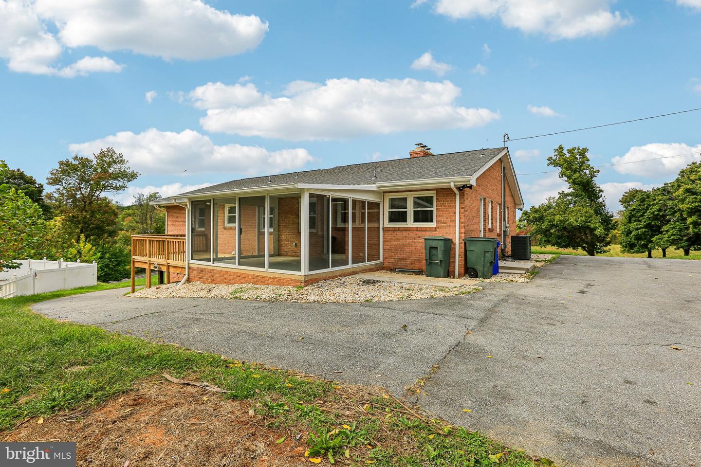 15474 Roxbury Rd Property Photo 43