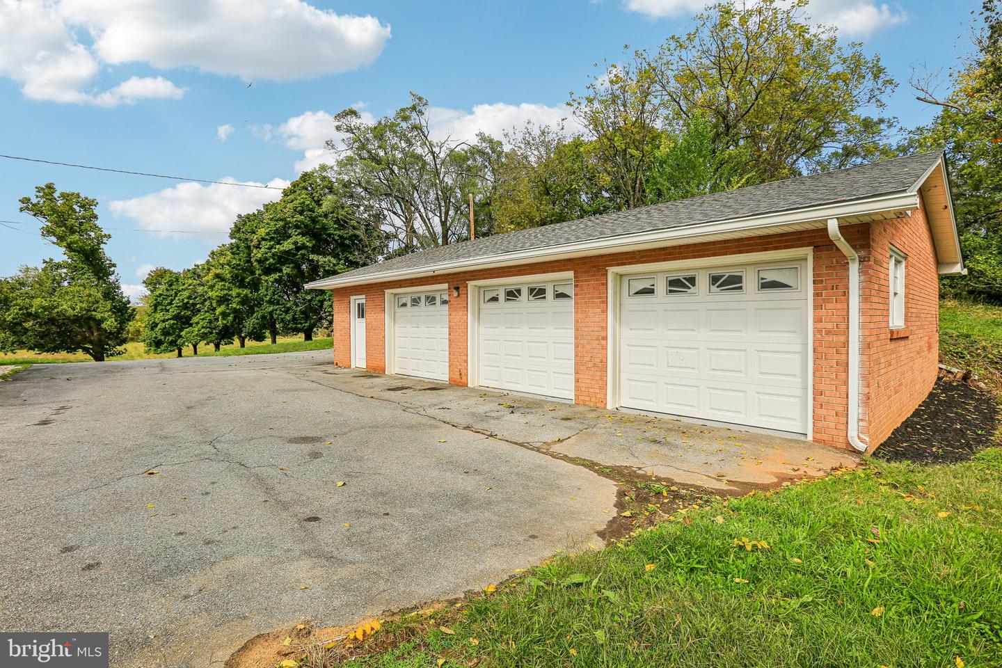 15474 Roxbury Rd Property Photo 44