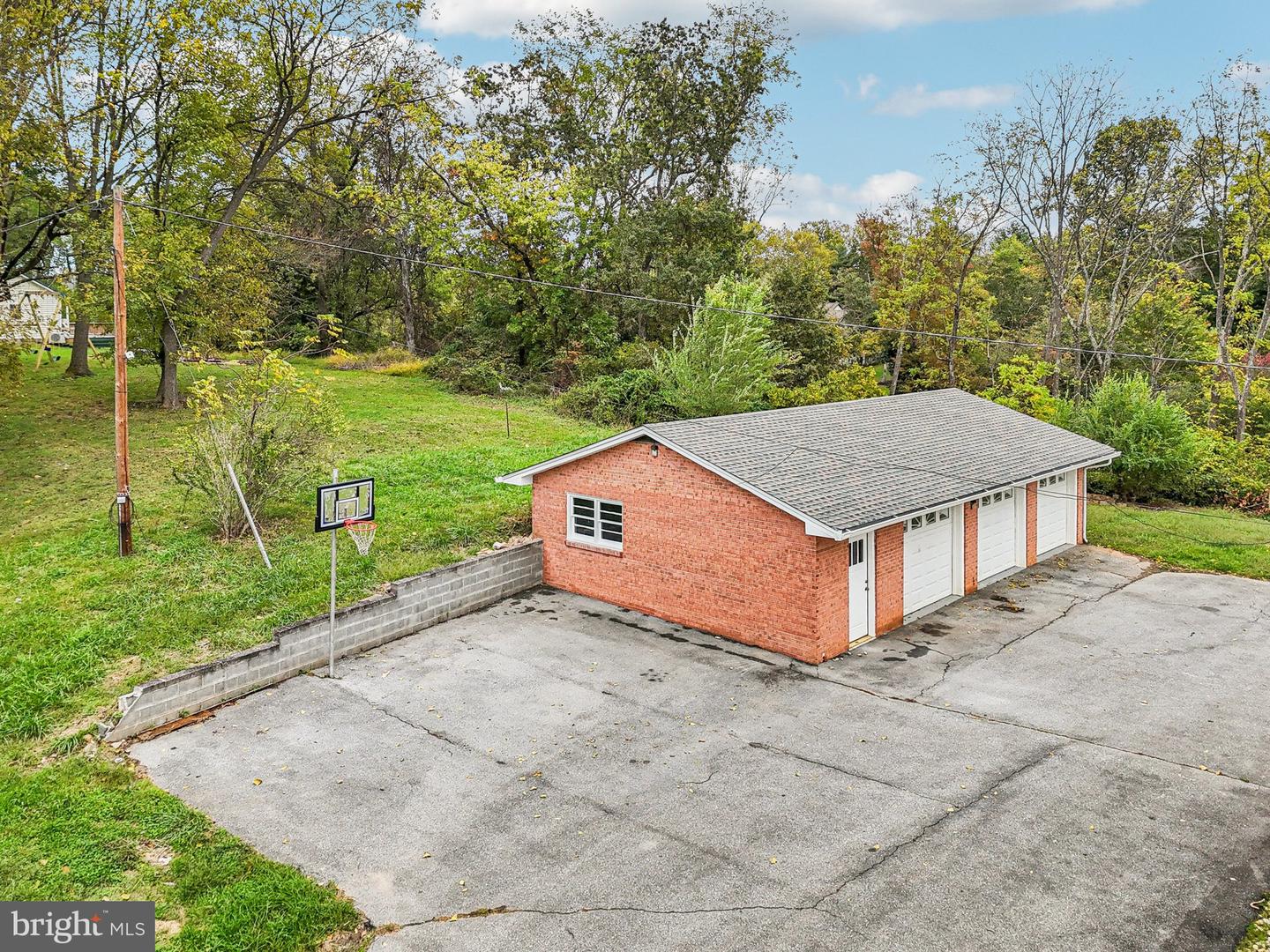 15474 Roxbury Rd Property Photo 48