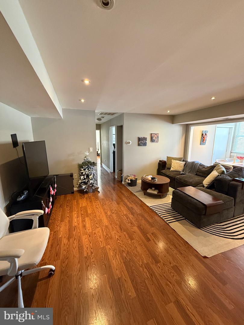 9647 Whiteacre Rd #a3 Property Photo 6