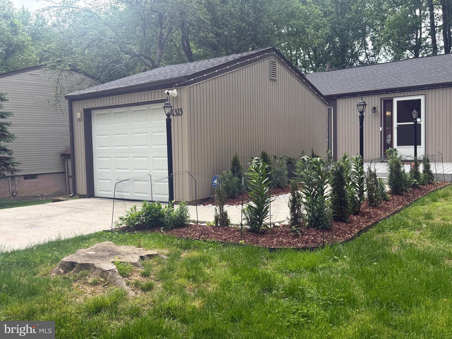 6315 Leafy Screen Property Photo 1