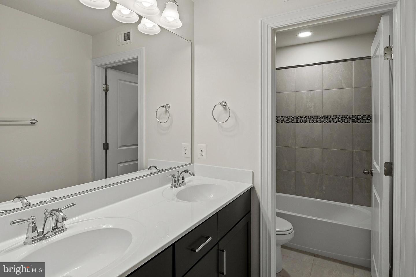 4484 Ilchester Rd Property Photo 34