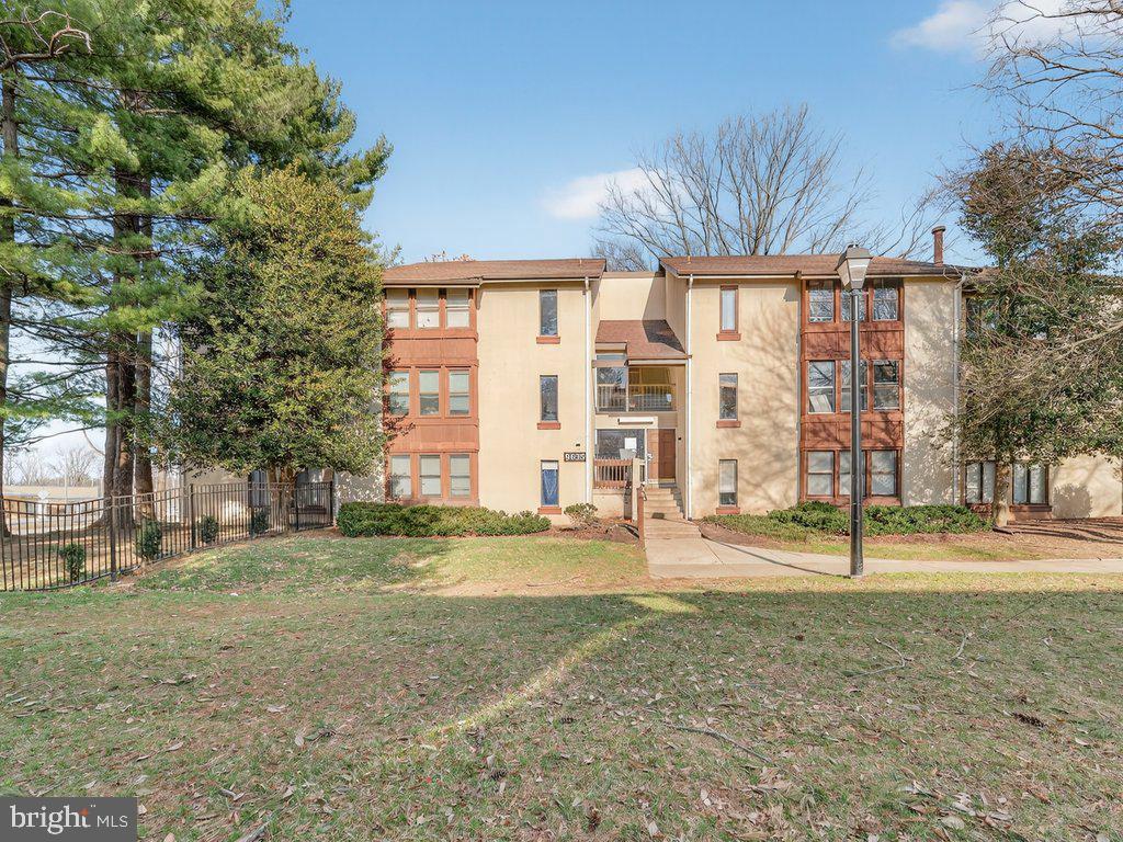 9635 WHITEACRE RD #B-2 Property Photo 1