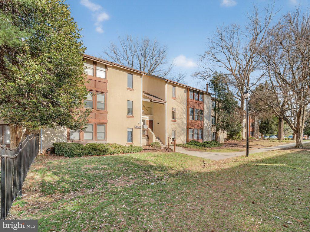 9635 Whiteacre Rd #b-2 Property Photo 2