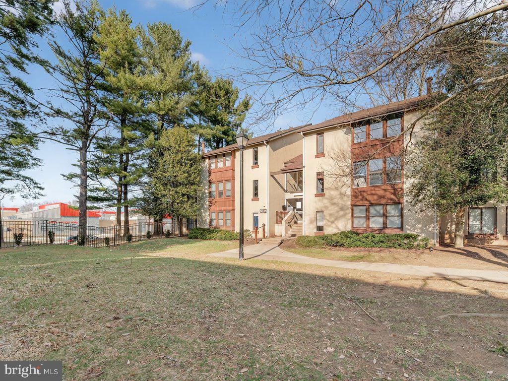 9635 Whiteacre Rd #b-2 Property Photo 3