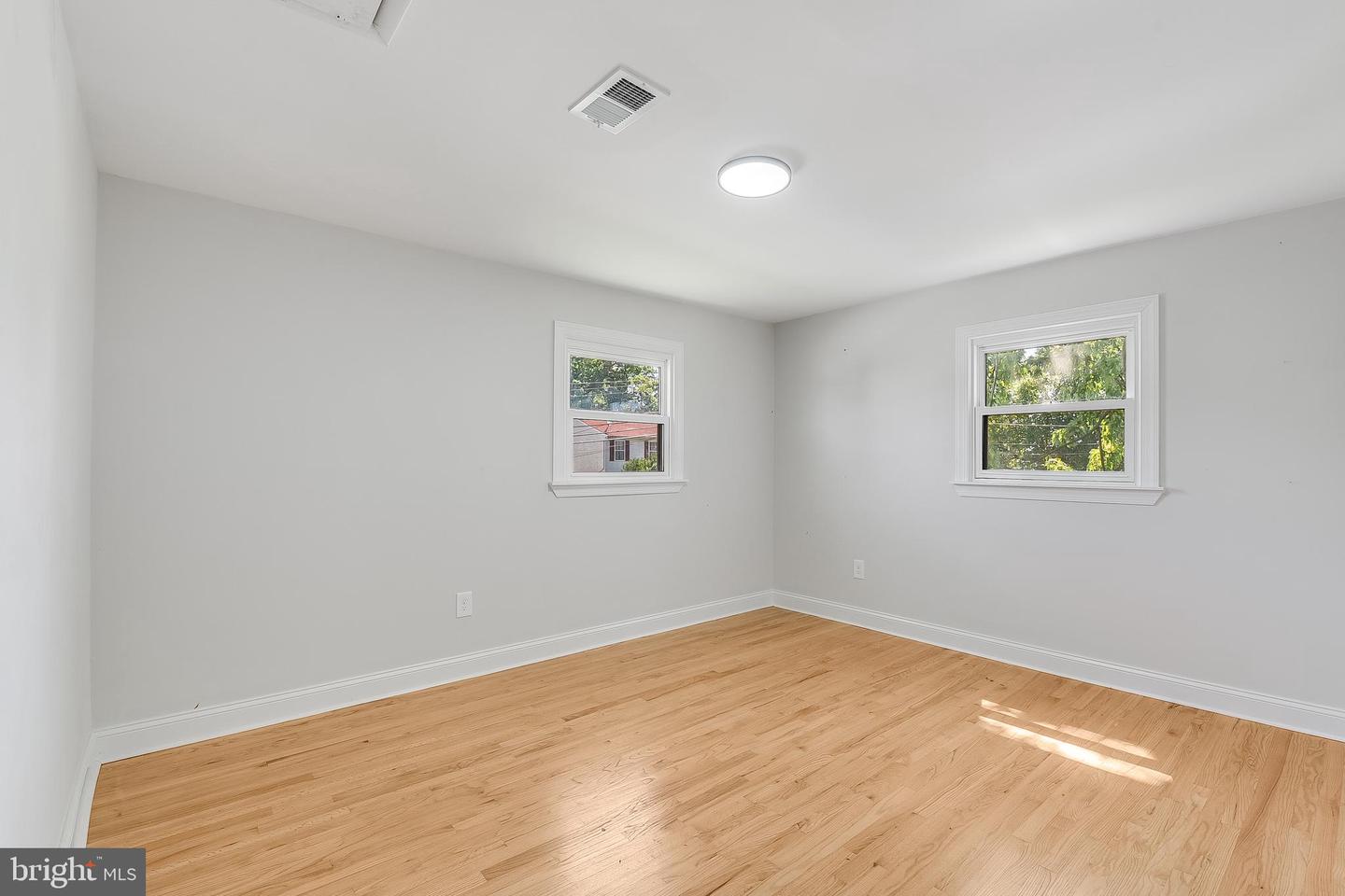 6354 Loudon Ave Property Photo 23