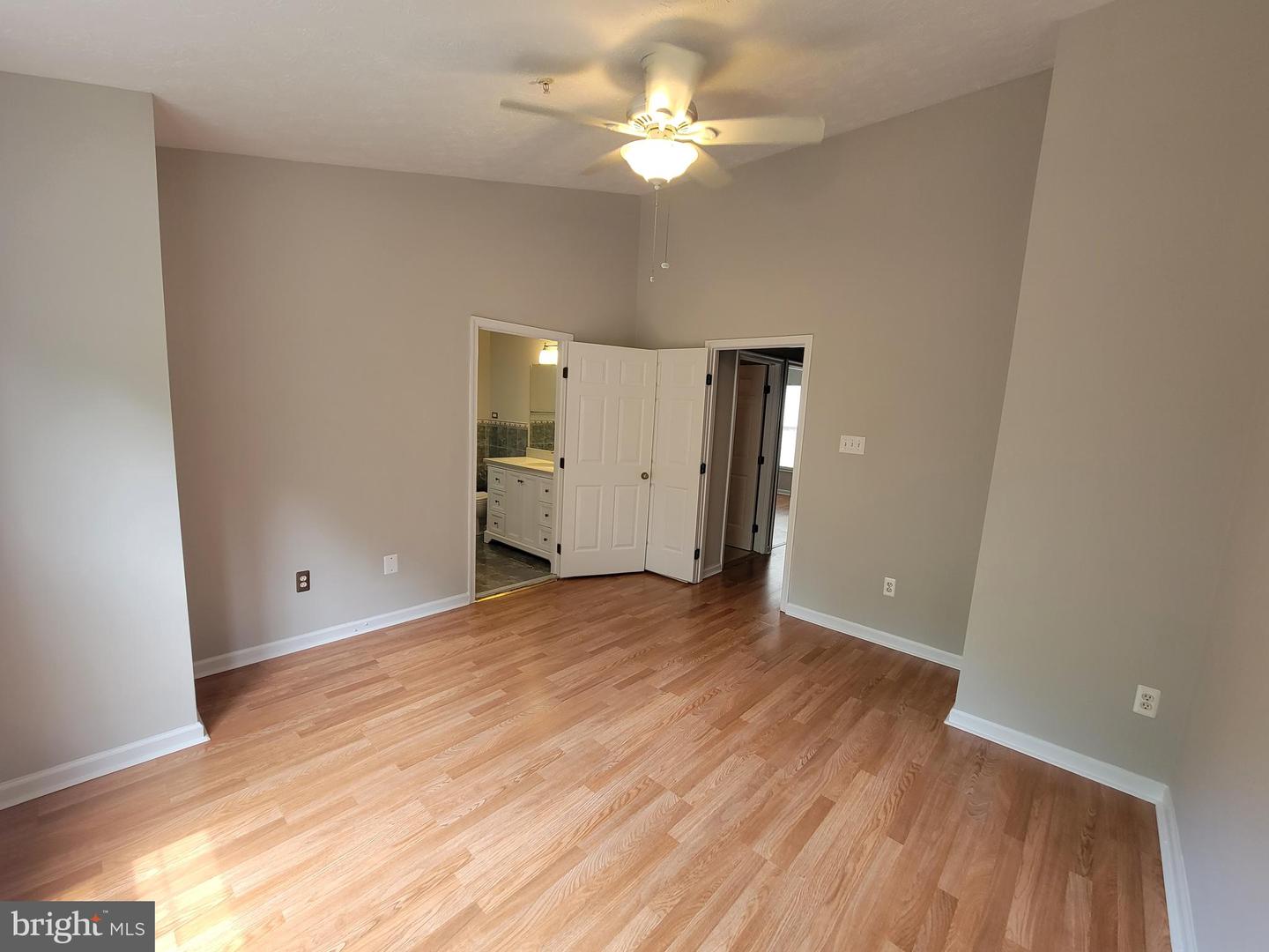 8702 Castlerock Ct Property Photo 28