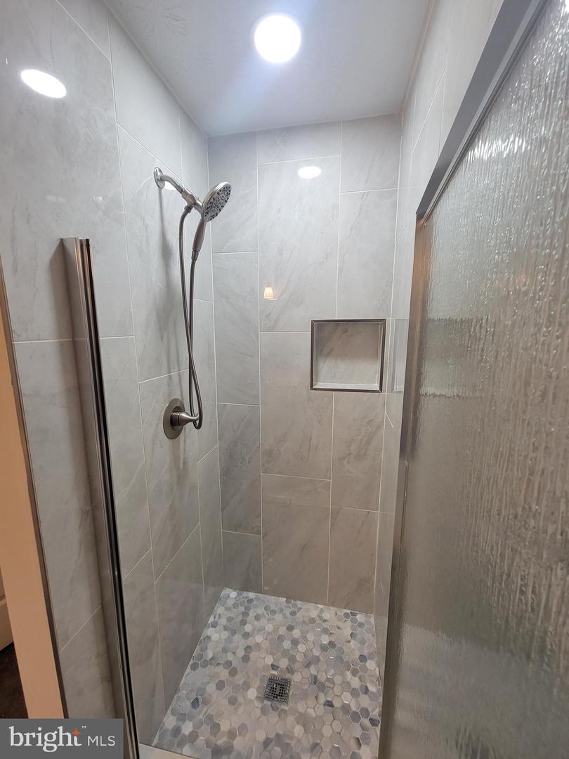 8702 Castlerock Ct Property Photo 35