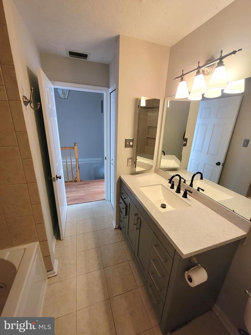 8702 Castlerock Ct Property Photo 44