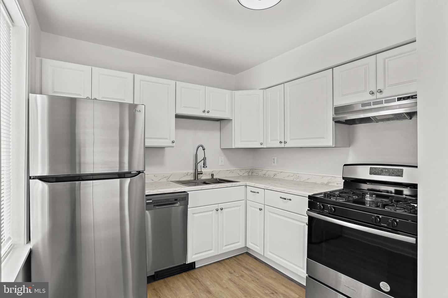 9629 White Acre Rd #b-2 Property Photo 2