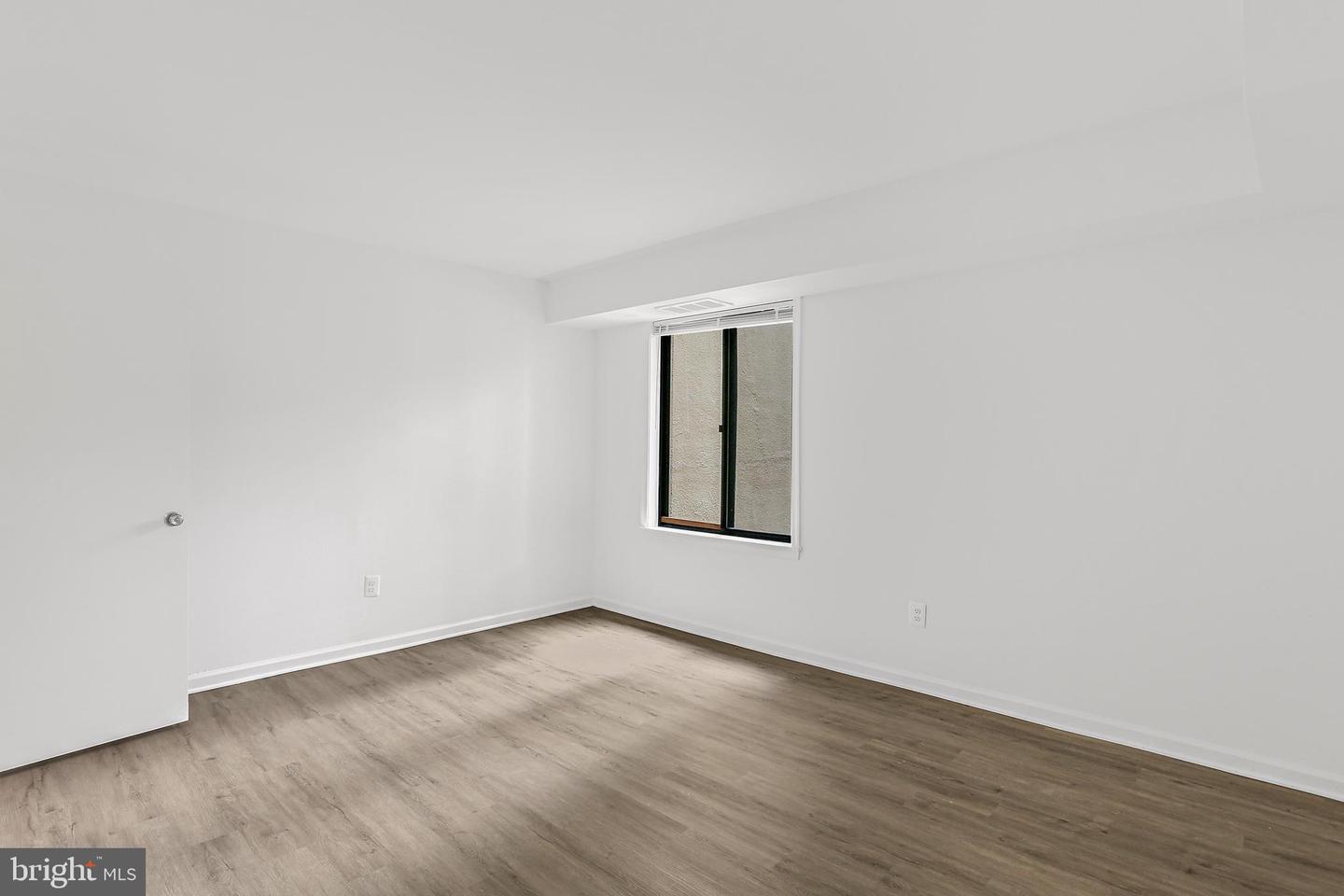 9629 White Acre Rd #b-2 Property Photo 8