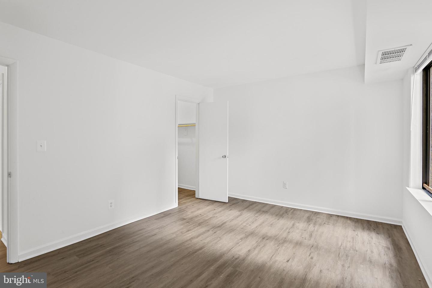 9629 White Acre Rd #b-2 Property Photo 10