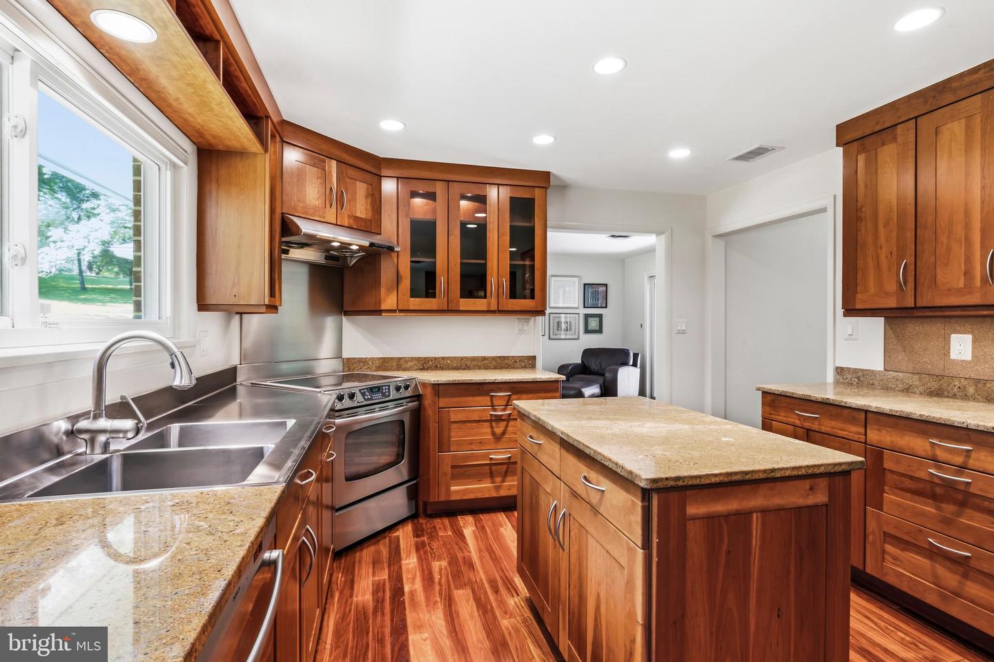 6281 Linkythorn Ln Property Photo 28