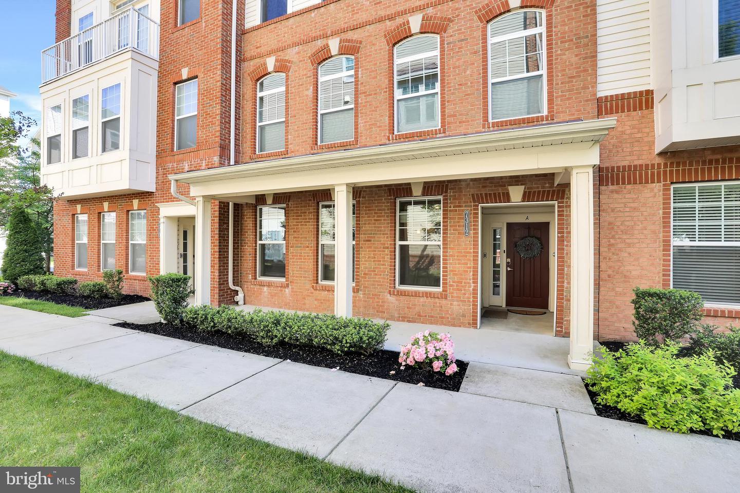 7312 Harlow Way #b Property Photo 3