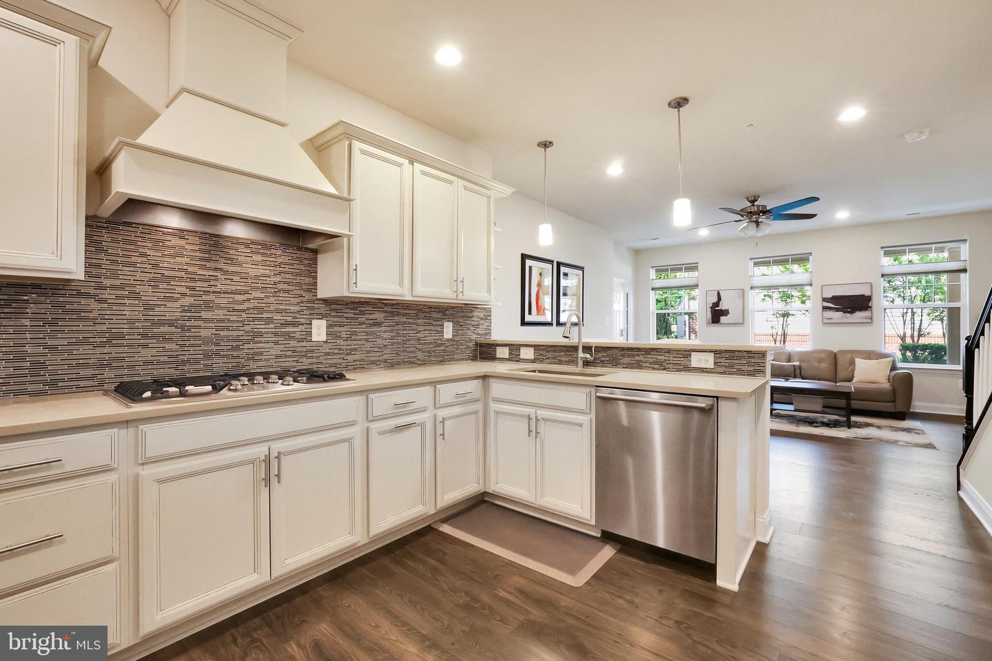 7312 Harlow Way #b Property Photo 8