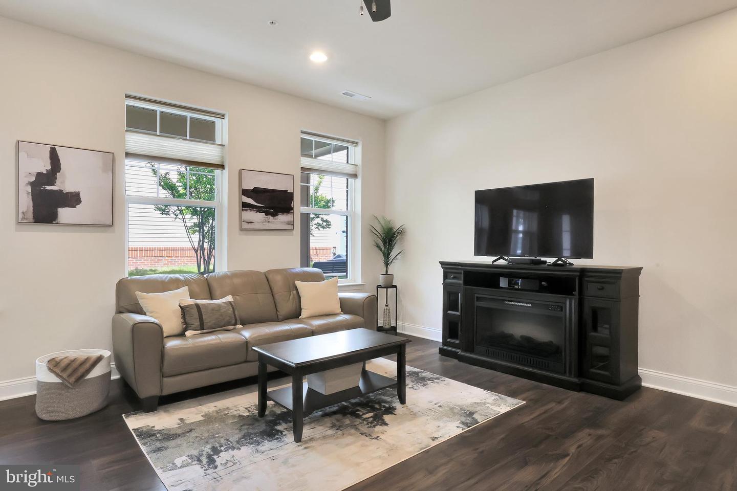 7312 Harlow Way #b Property Photo 17
