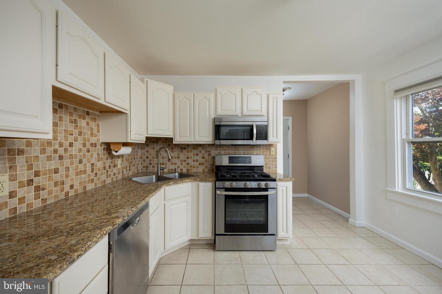 8615 Ridge Rd Property Photo 6