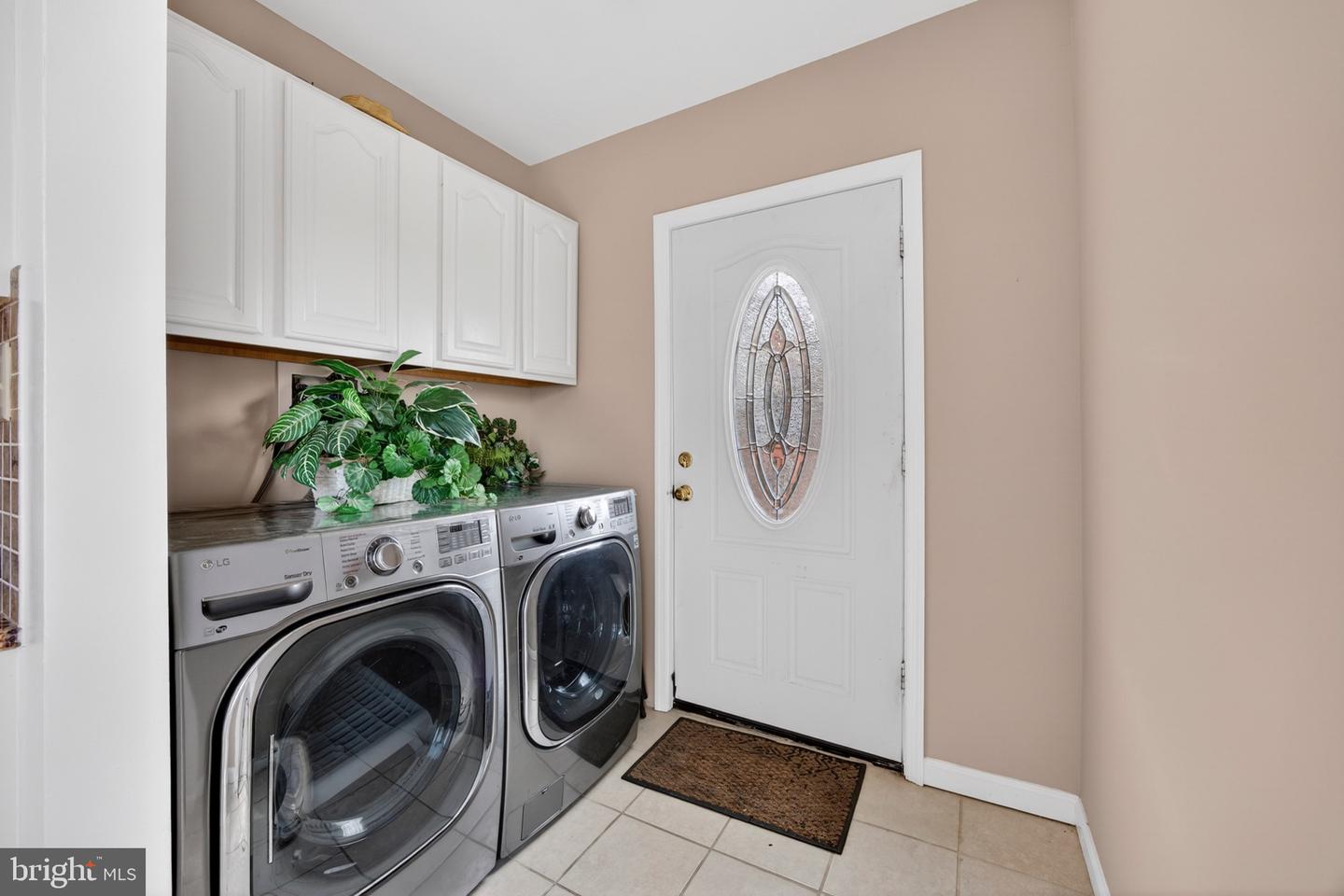 8615 Ridge Rd Property Photo 7