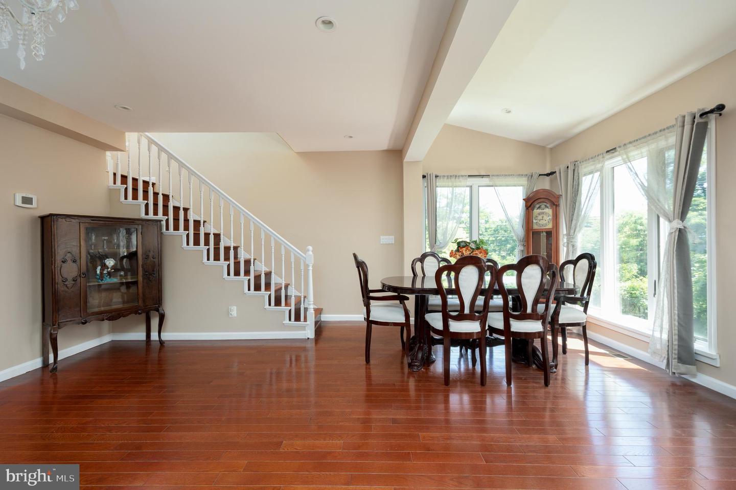 8615 Ridge Rd Property Photo 11