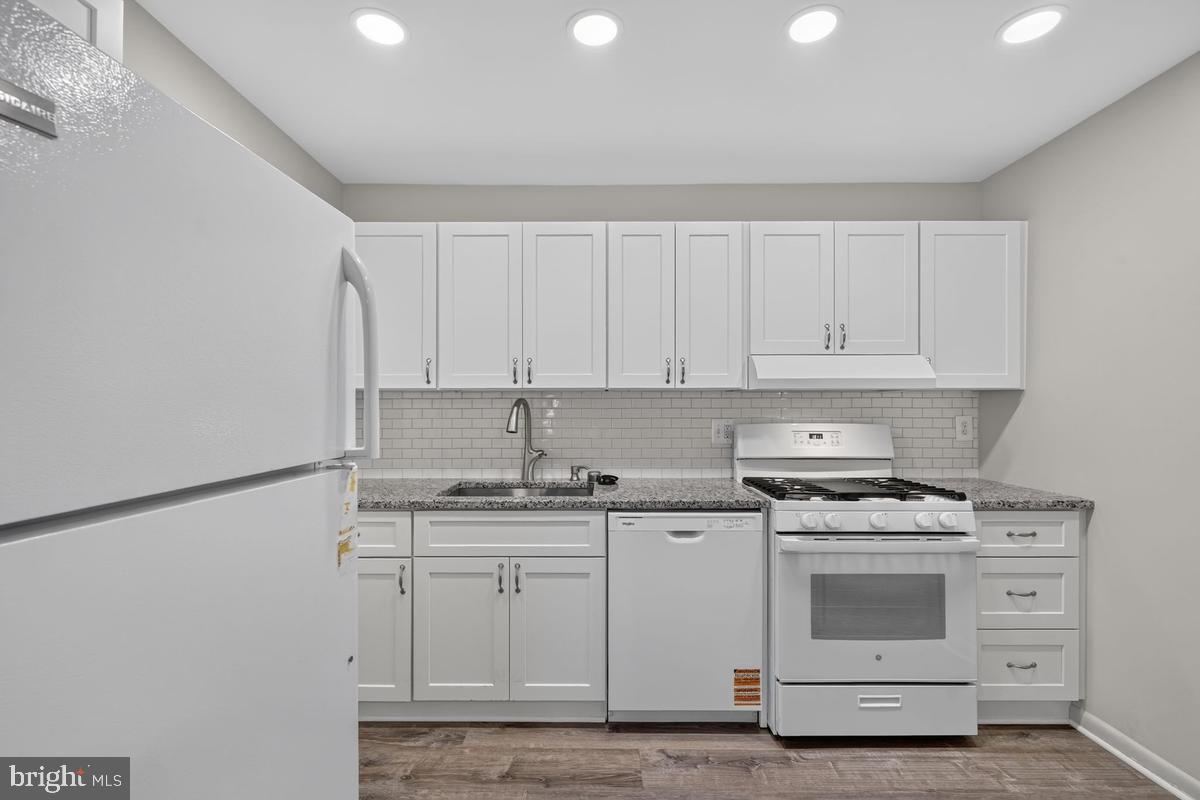 9220 Bridle Path Ln #n Property Photo 6