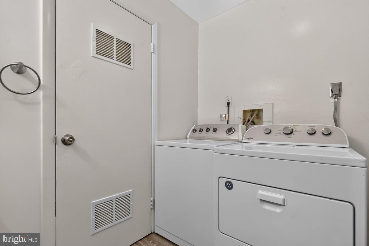 9220 Bridle Path Ln #n Property Photo 14