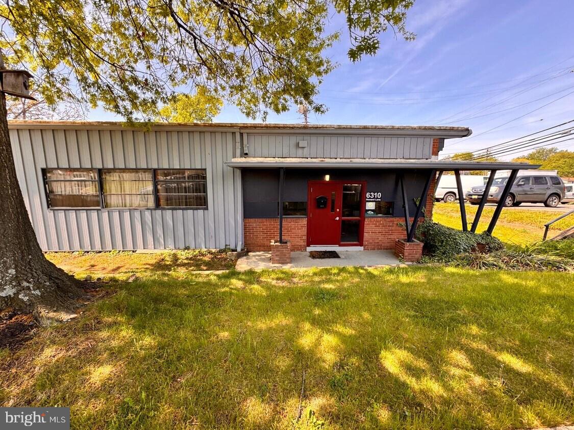 6310 Howard Ln Property Photo 1