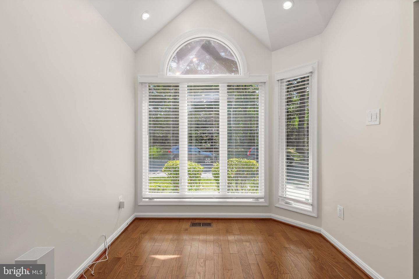 5189 Columbia Rd #10 49 Property Photo 11