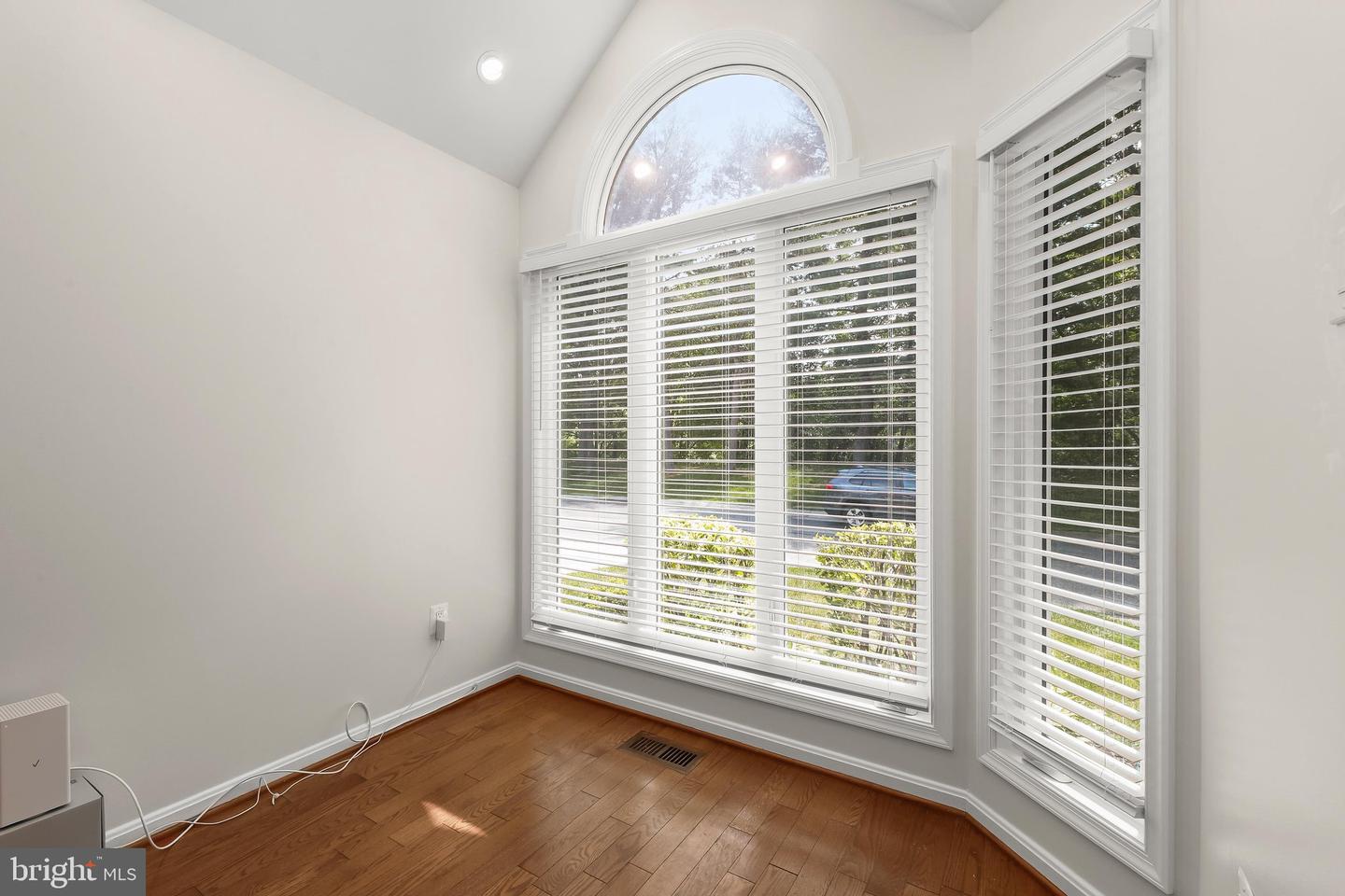 5189 Columbia Rd #10 49 Property Photo 12