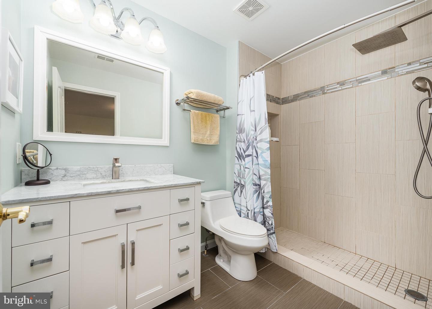 13728 Bold Venture Dr Property Photo 32